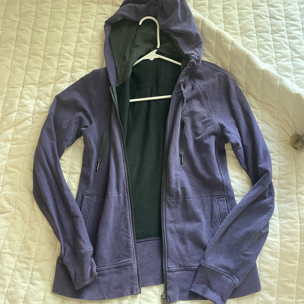 LULULEMON SWEATSHIRT